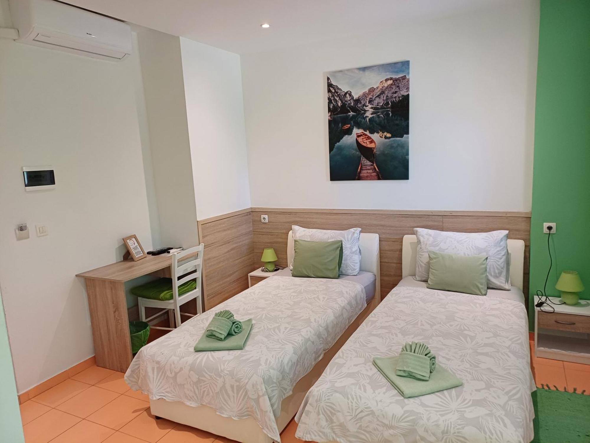 Guest House Slatki Snovi Knin Exterior photo