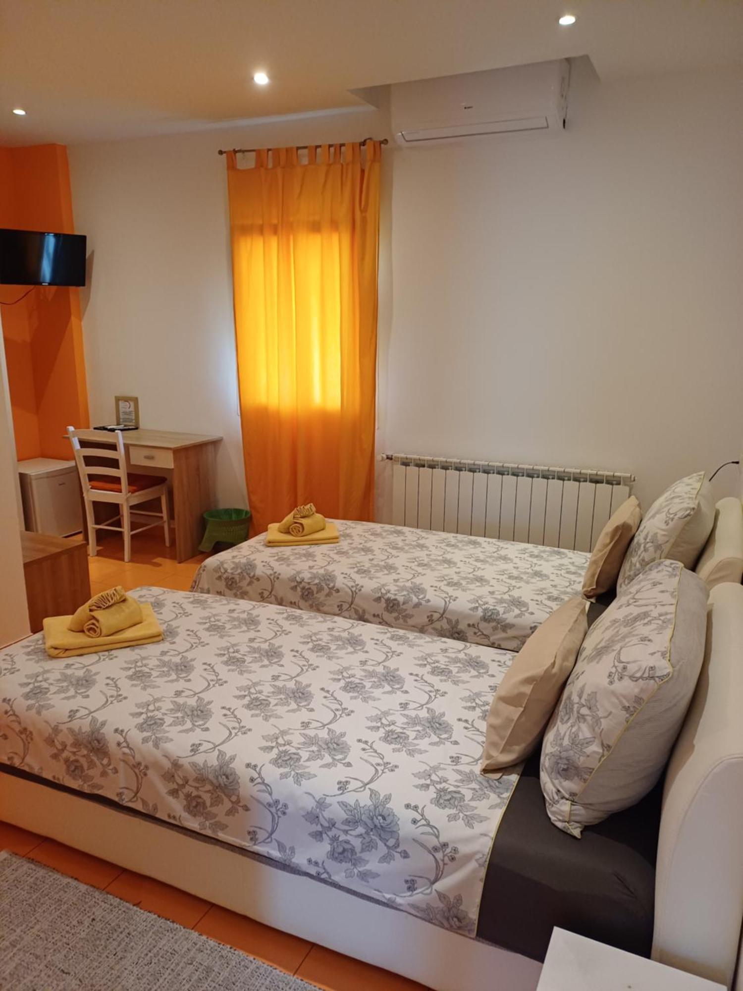 Guest House Slatki Snovi Knin Exterior photo